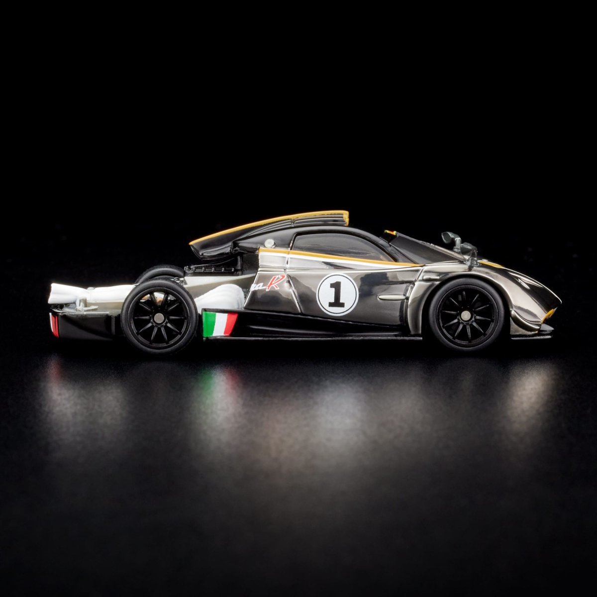 2024 21 Pagani Huayra R Grey: Image 8