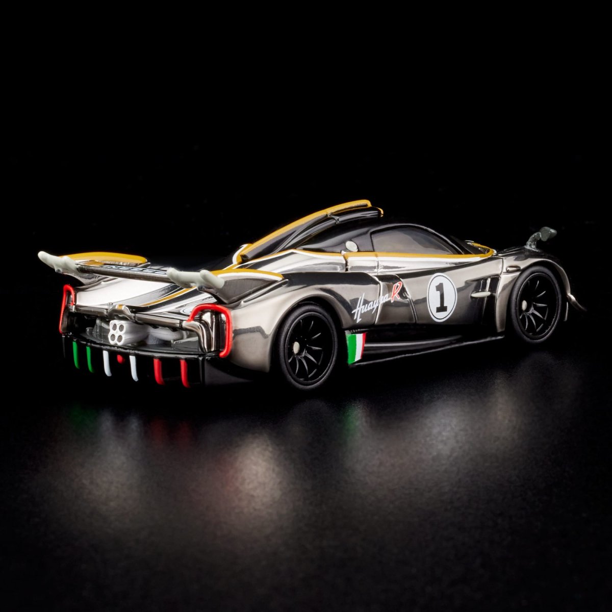 2024 21 Pagani Huayra R Grey: Image 3