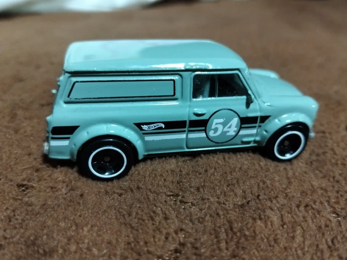 2024 67 Austin Mini Van Teal: No Package: Image 2