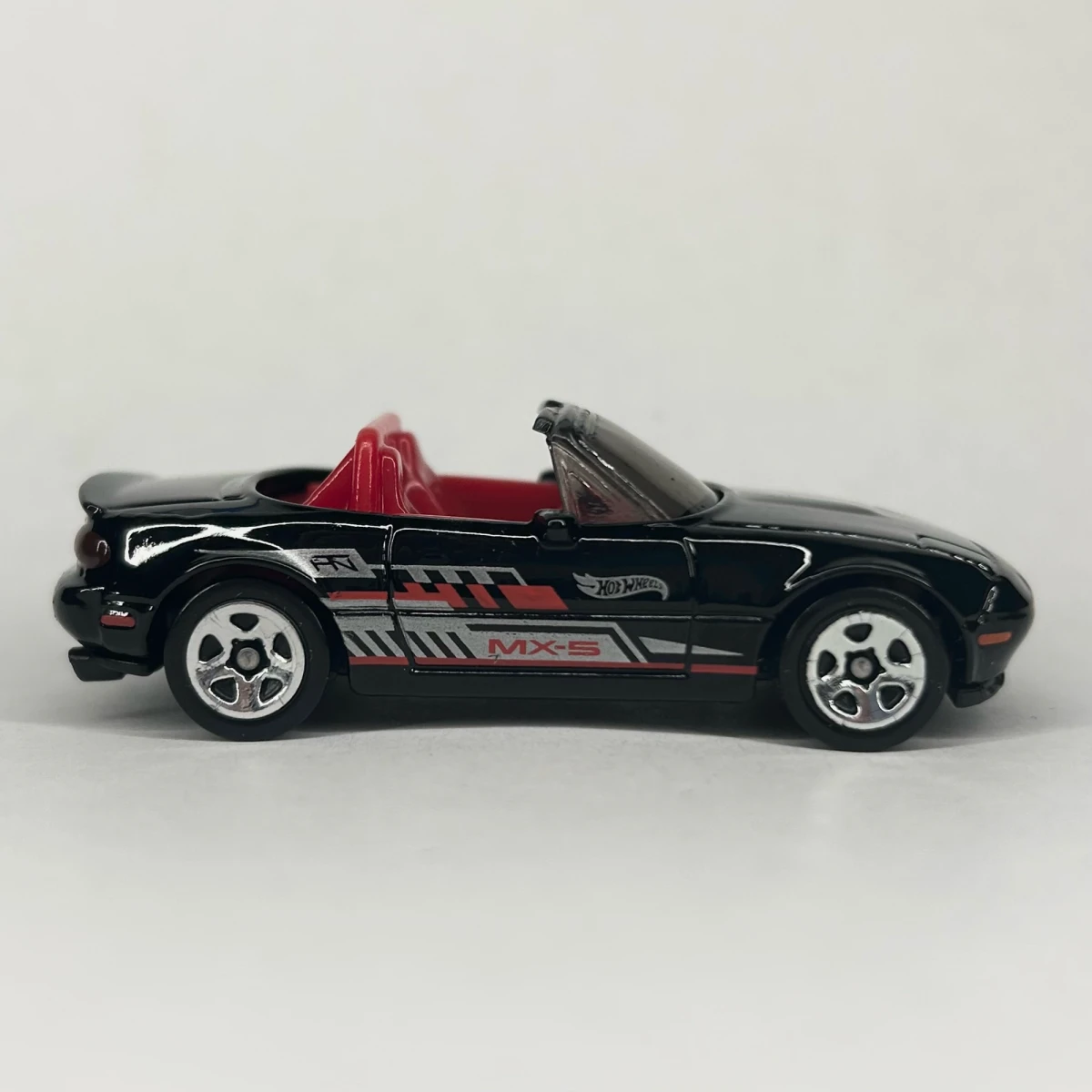 2024 91 Mazda MX-5 Miata Black: No Package: Image 3