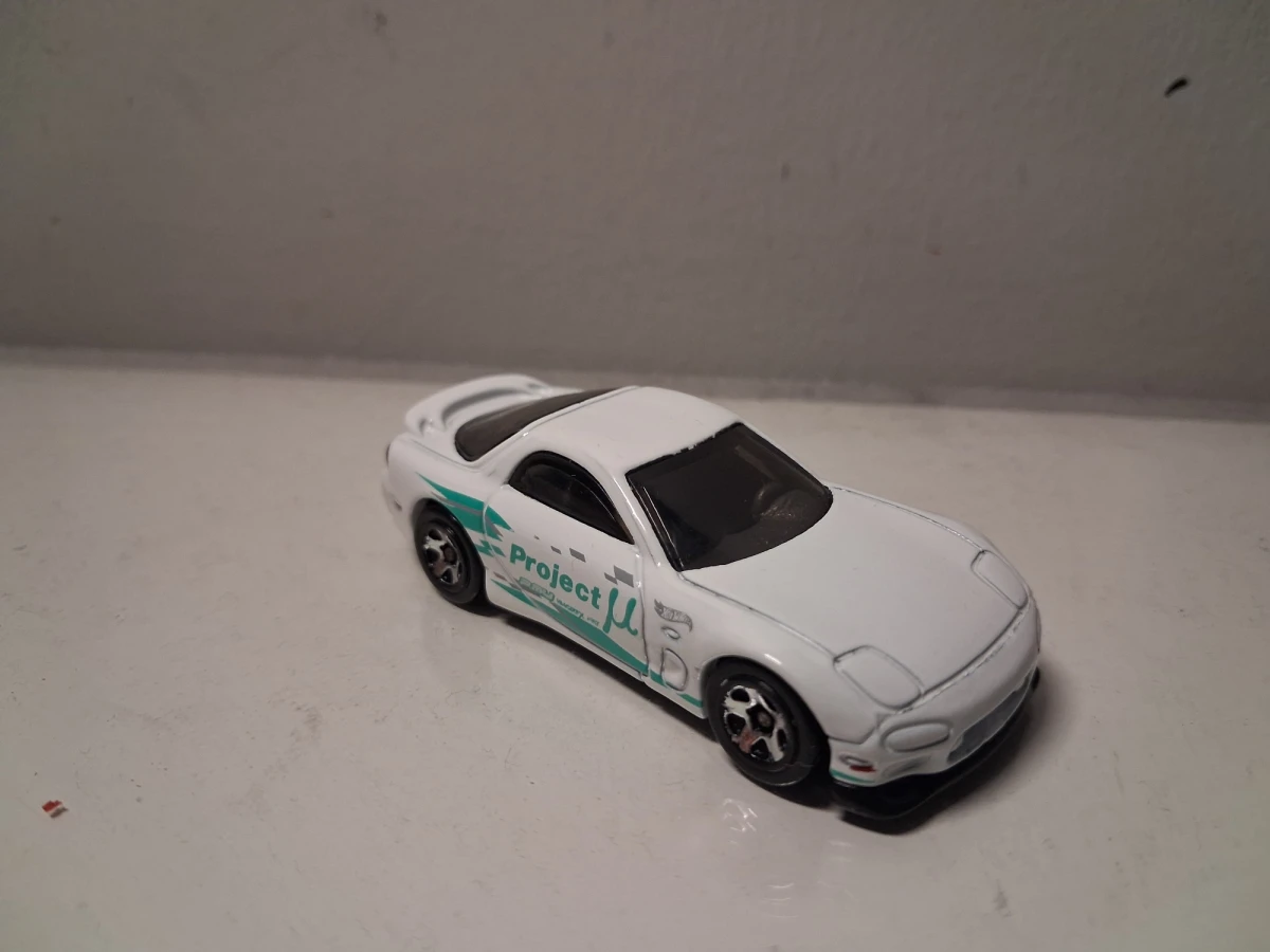 2024 95 Mazda RX-7 White: No Package: Image 2