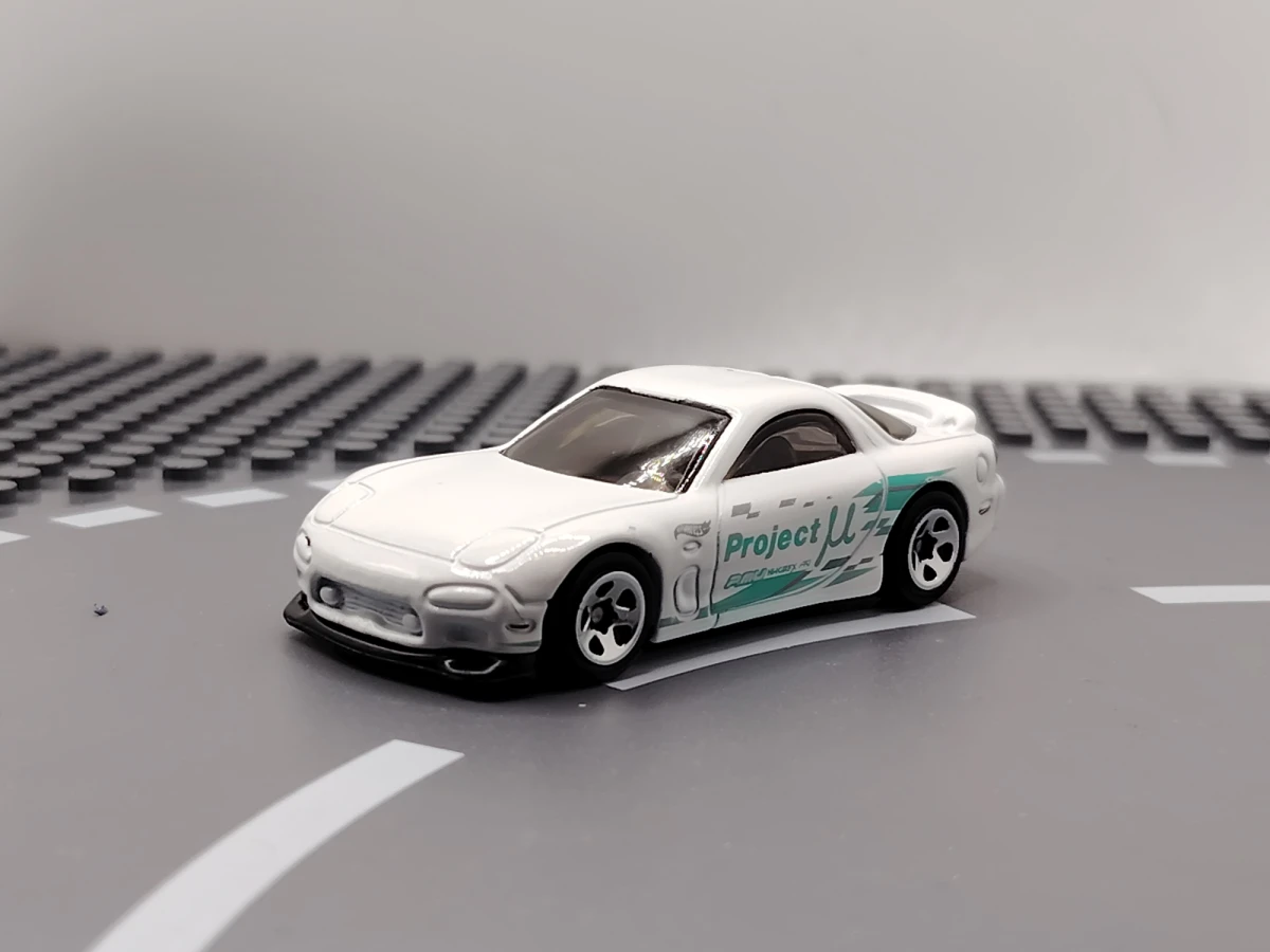2024 95 Mazda RX-7 White: No Package: Image 3