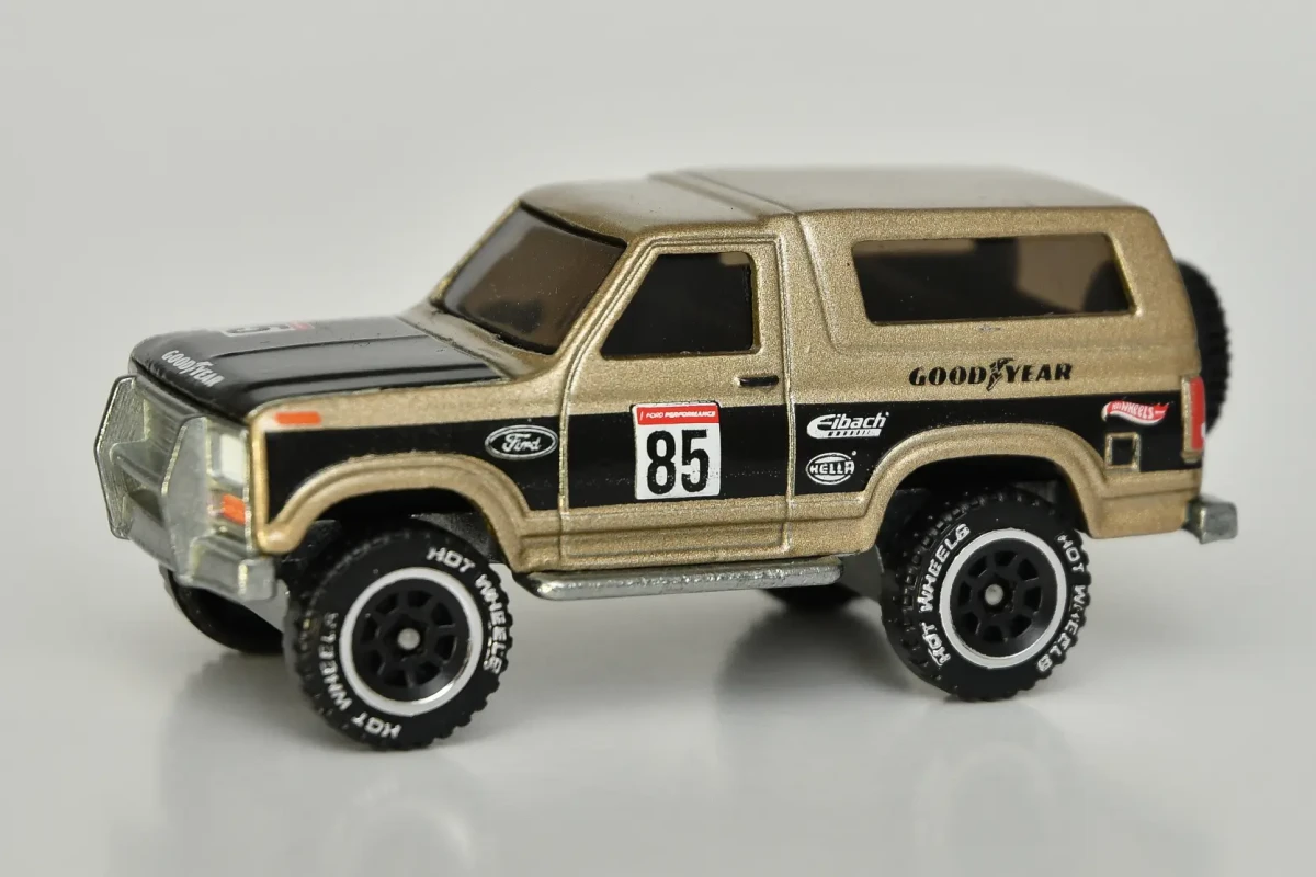 2024 1985 Ford Bronco Beige: No Package: Image 2
