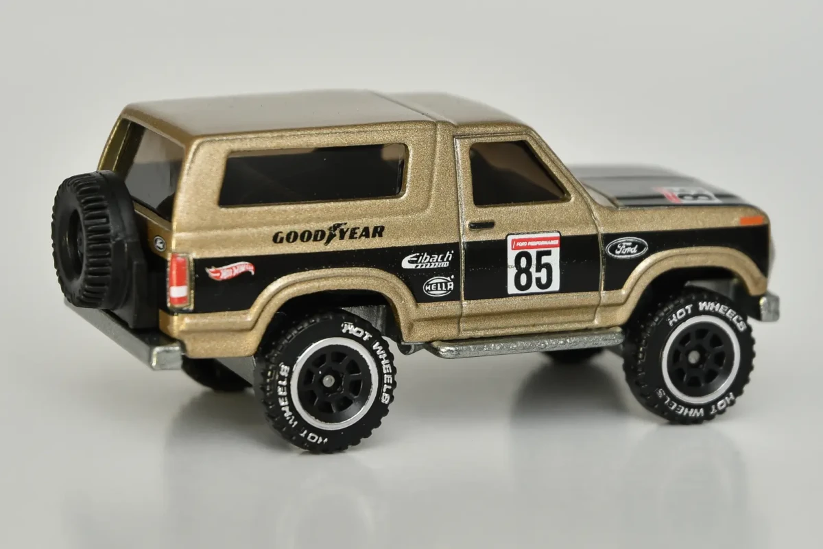 2024 1985 Ford Bronco Beige: No Package: Image 3