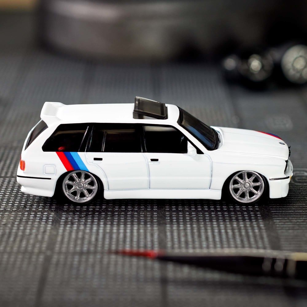 2024 1990 BMW 318i Touring White: Image 4