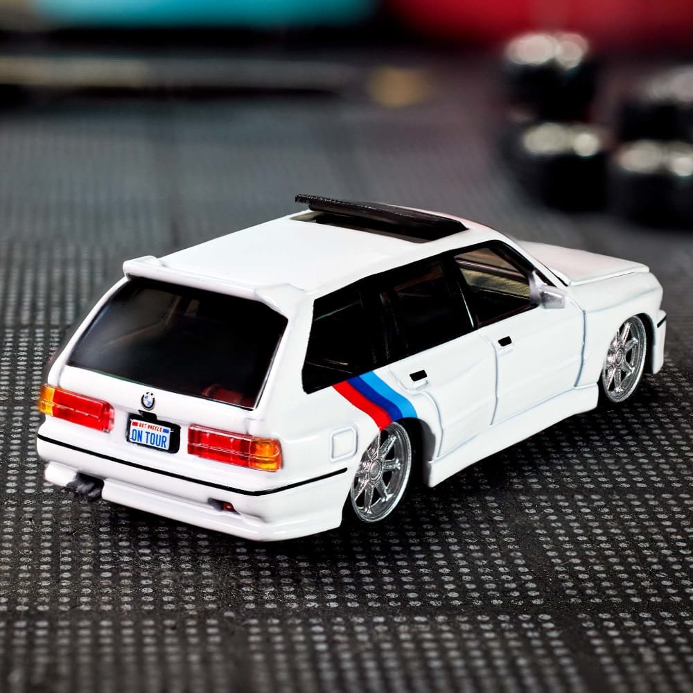 2024 1990 BMW 318i Touring White: Image 5