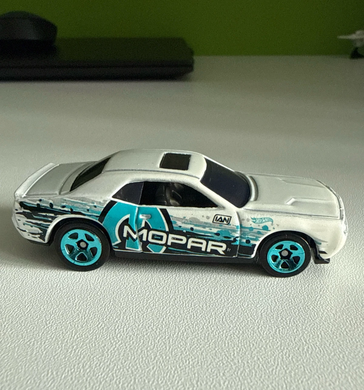 2024 2008 Dodge Challenger SRT8 White: No Package: Image 2