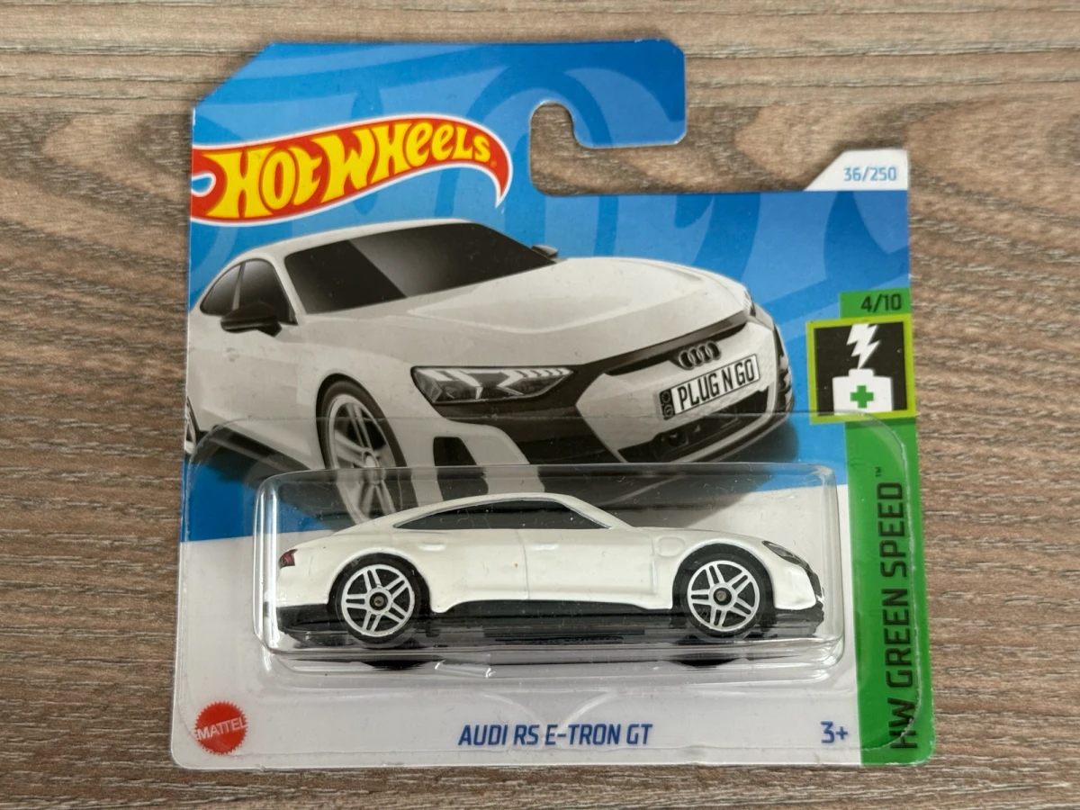 2024 Audi RS E-Tron GT White: Short: Image 2