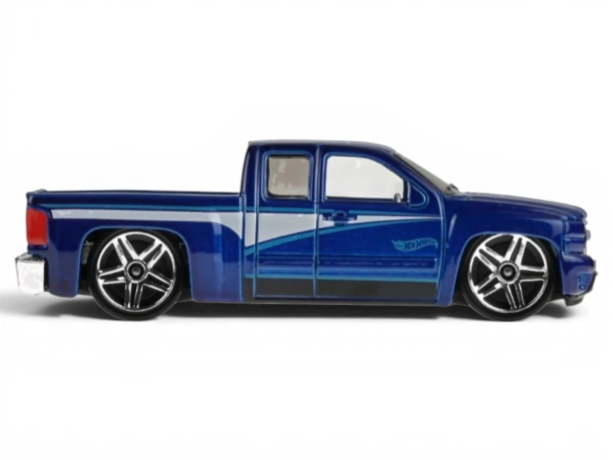 2024 Chevy Silverado Blue: No Package: Image 2
