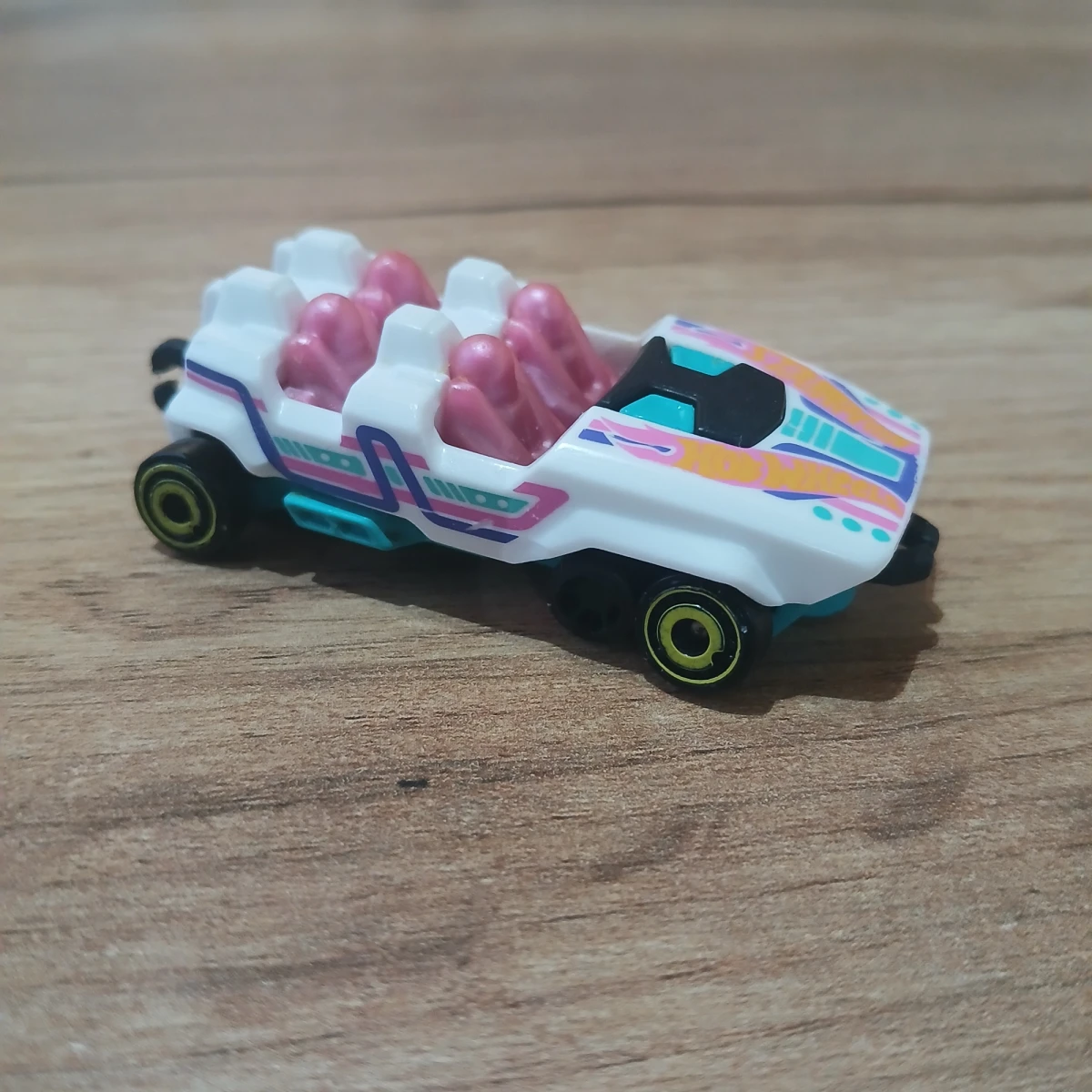 2024 Loopster White: No Package: Image 3
