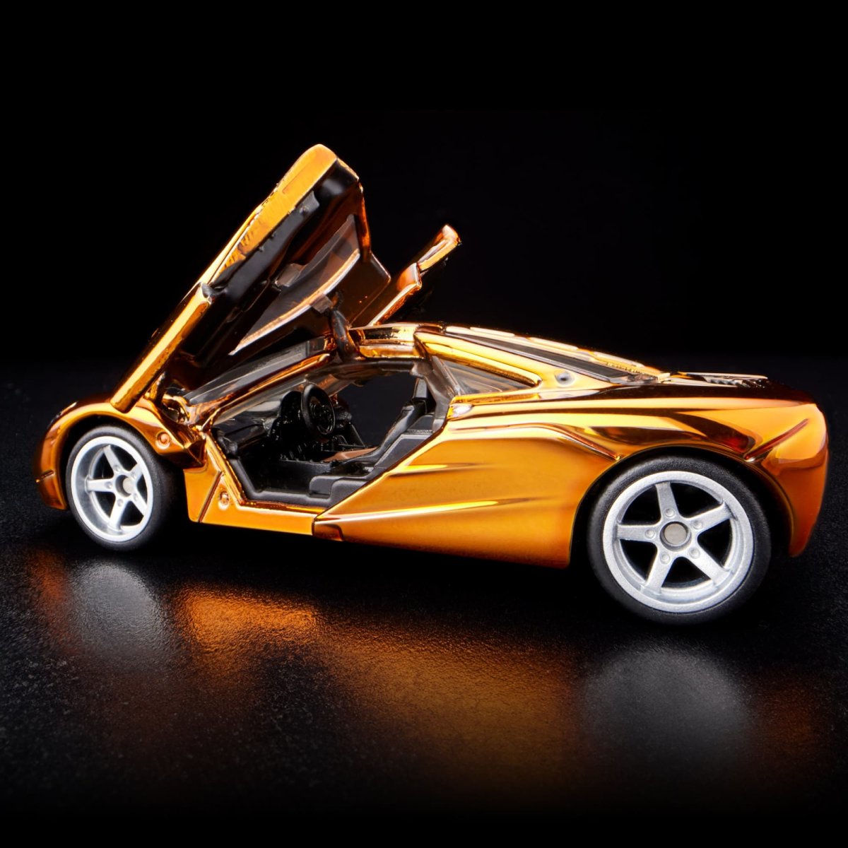 2024 McLaren F1 Orange: Image 15