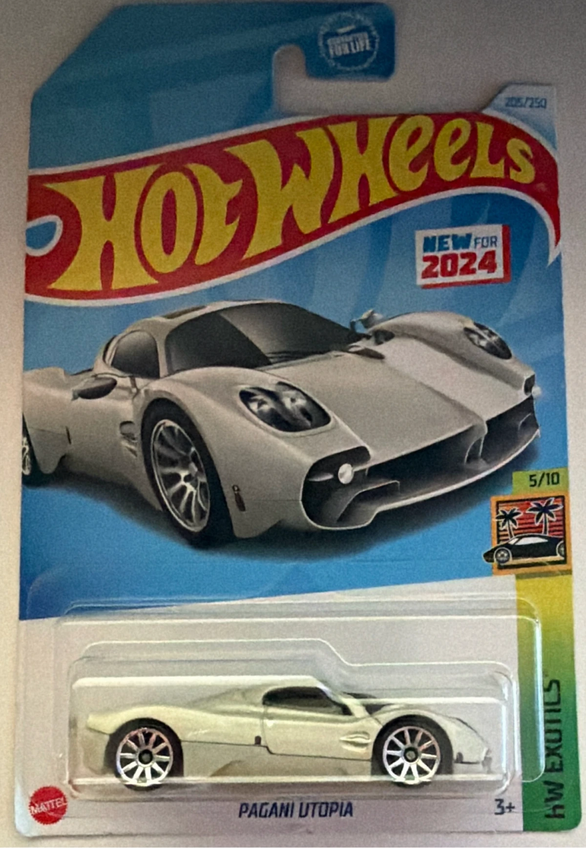 2024 Pagani Utopia White: Long (US): Image 3