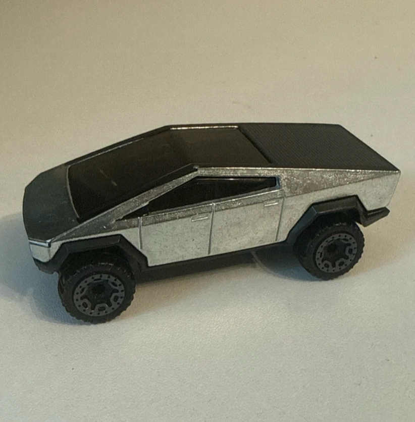 2024 Tesla Cybertruck ZAMAC: No Package: Image 4
