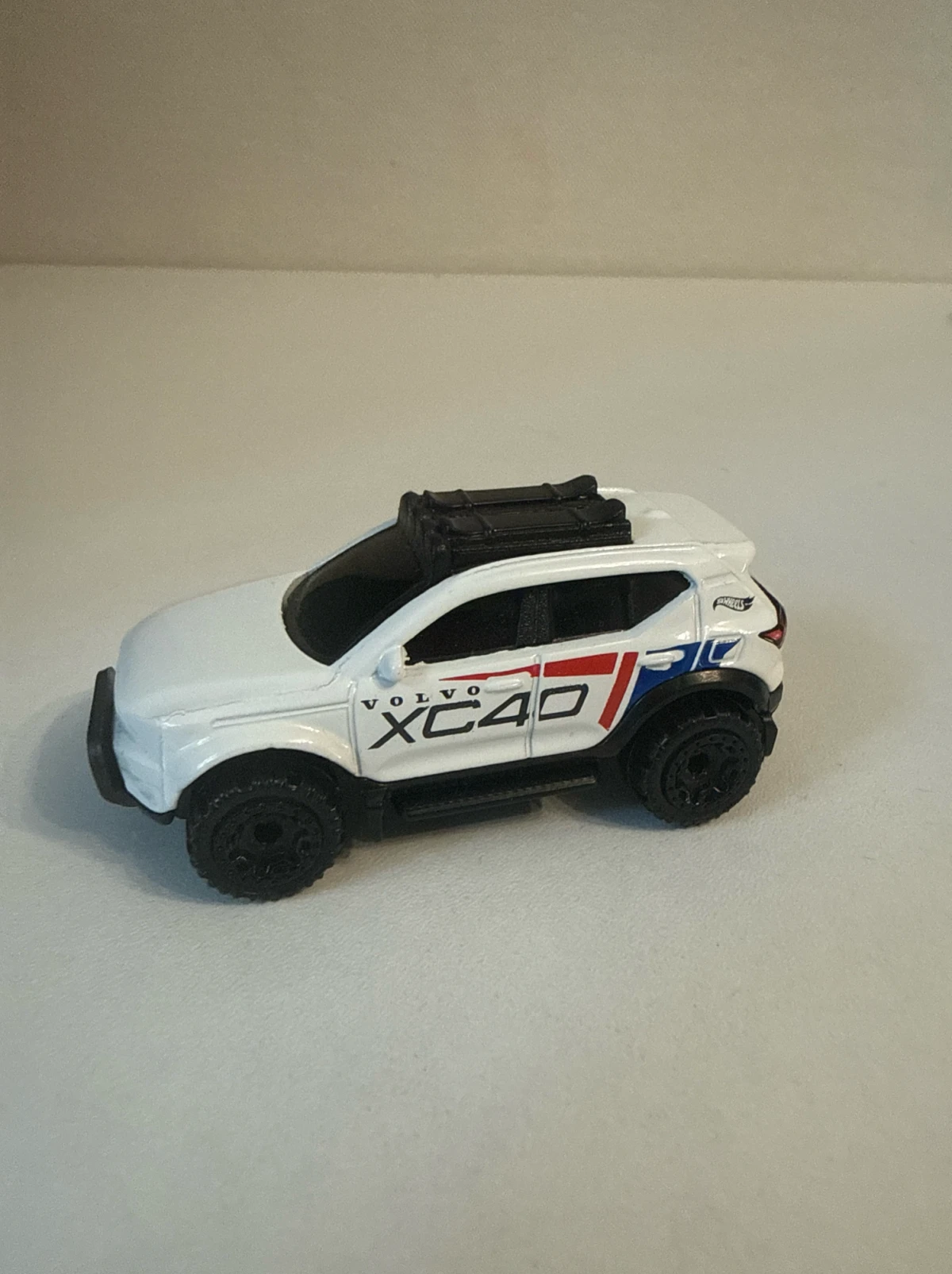 2024 Volvo XC40 Recharge White: No Package: Image 3