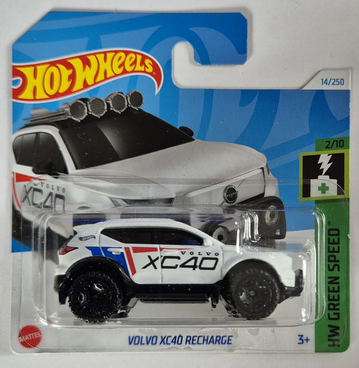 2024 Volvo XC40 Recharge White: Short: Image 2
