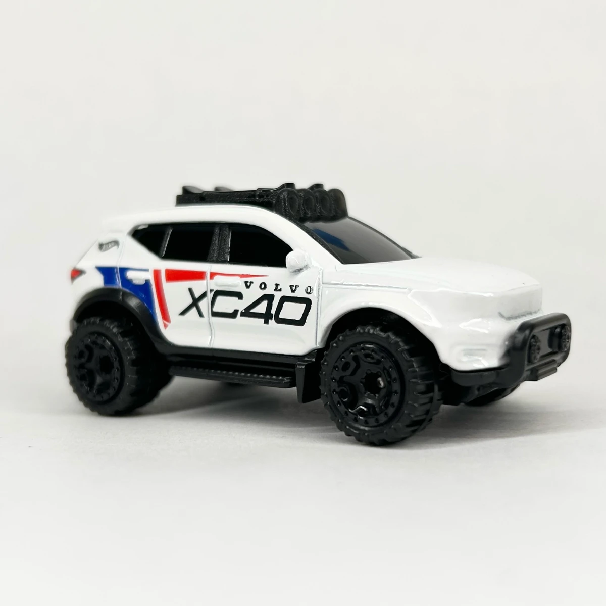 2024 Volvo XC40 Recharge White: No Package: Image 4