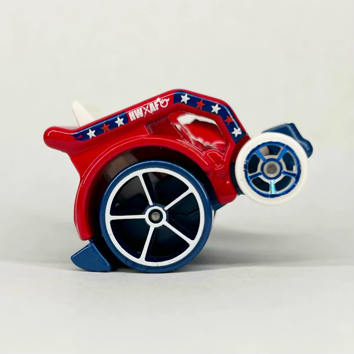 2024 Wheelie Chair Red: No Package: Image 2