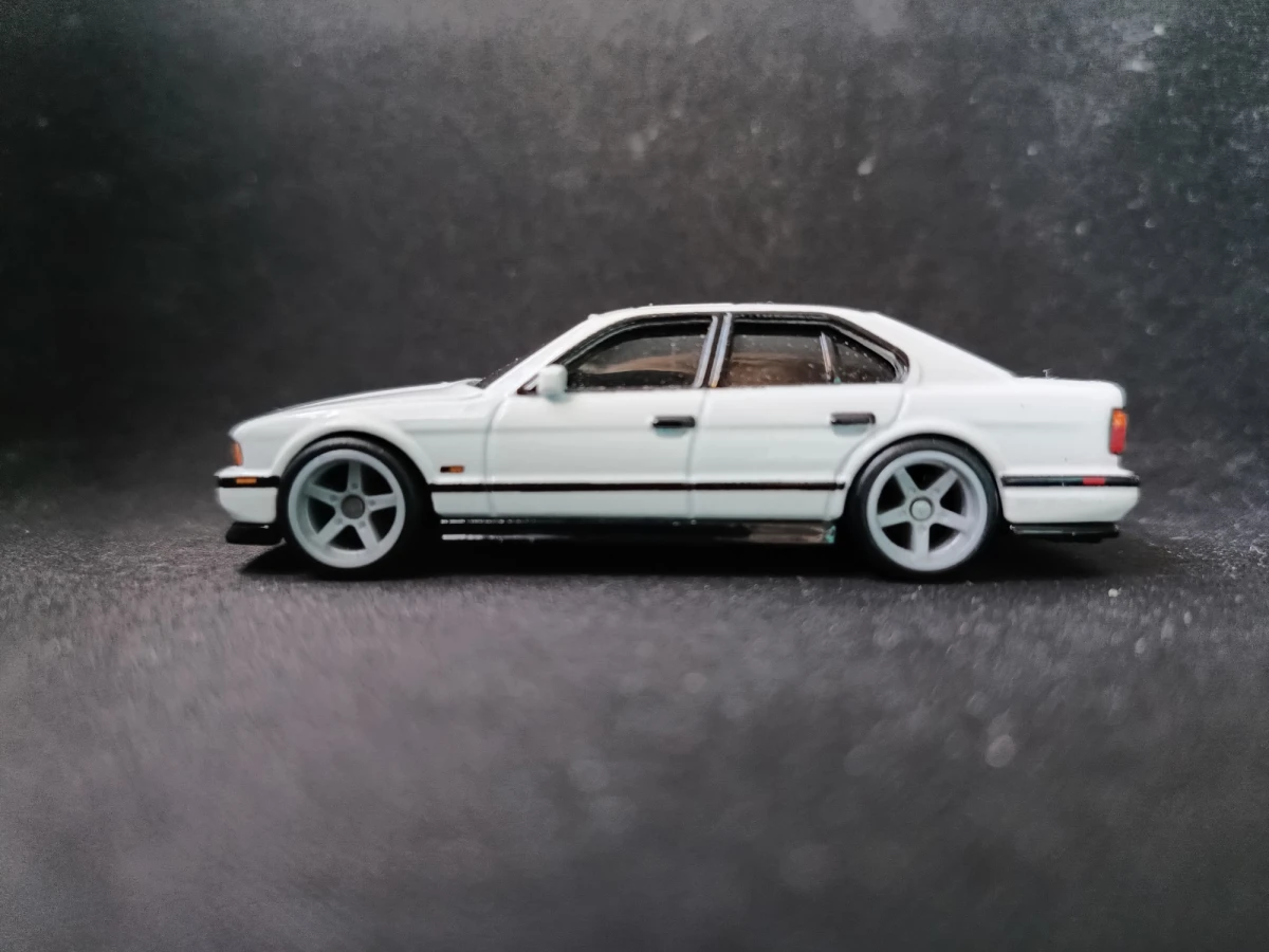 2025 91 BMW M5 White: No Package: Image 2