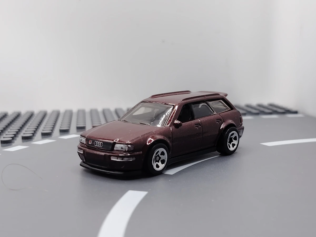 2025 94 Audi Avant RS2 Red: No Package: Image 3
