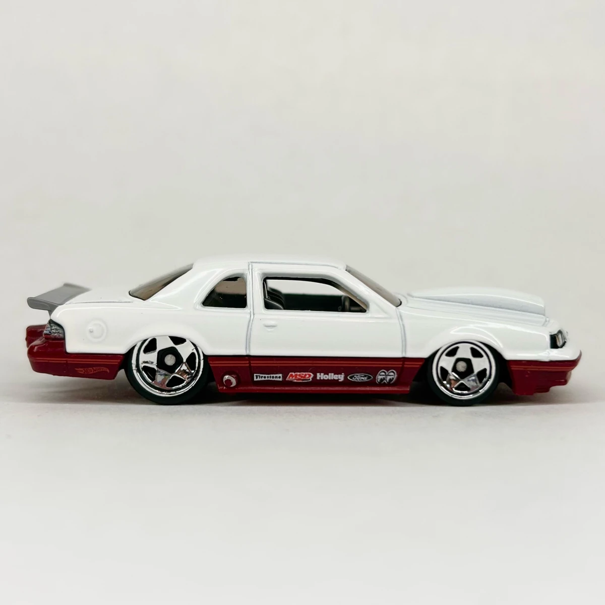 2025 1988 Ford T-Bird White: No Package: Image 2