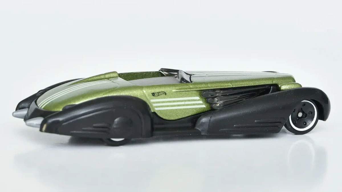 2025 Custom Cadillac Fleetwood Green: No Package: Image 5