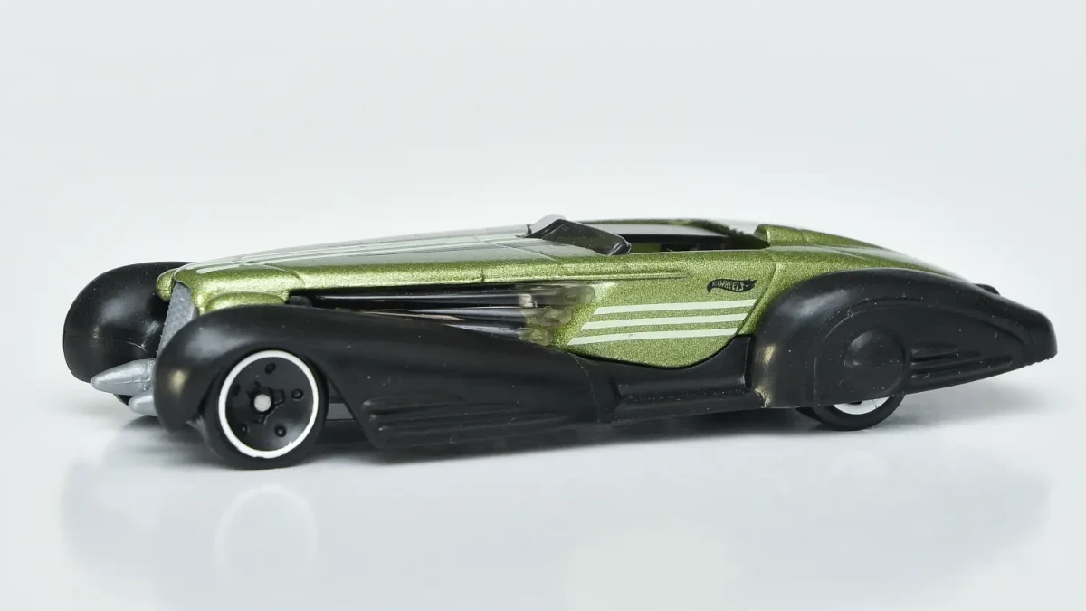 2025 Custom Cadillac Fleetwood Green: No Package: Image 4