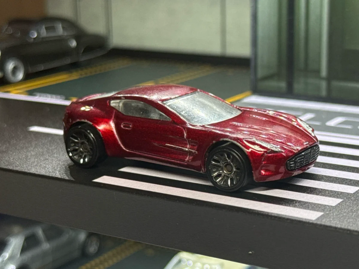 2012 Aston Martin One-77 Red: No Package: Image 2