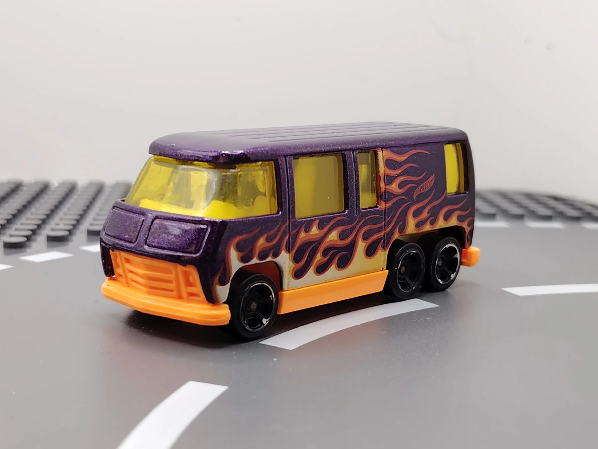 2012 GMC Motorhome Purple: No Package: Image 2