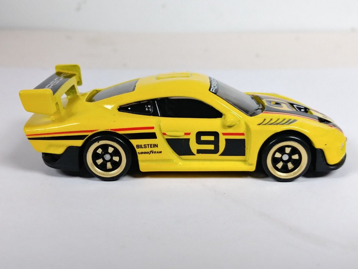 2024 Porsche 935 Yellow: Image 3
