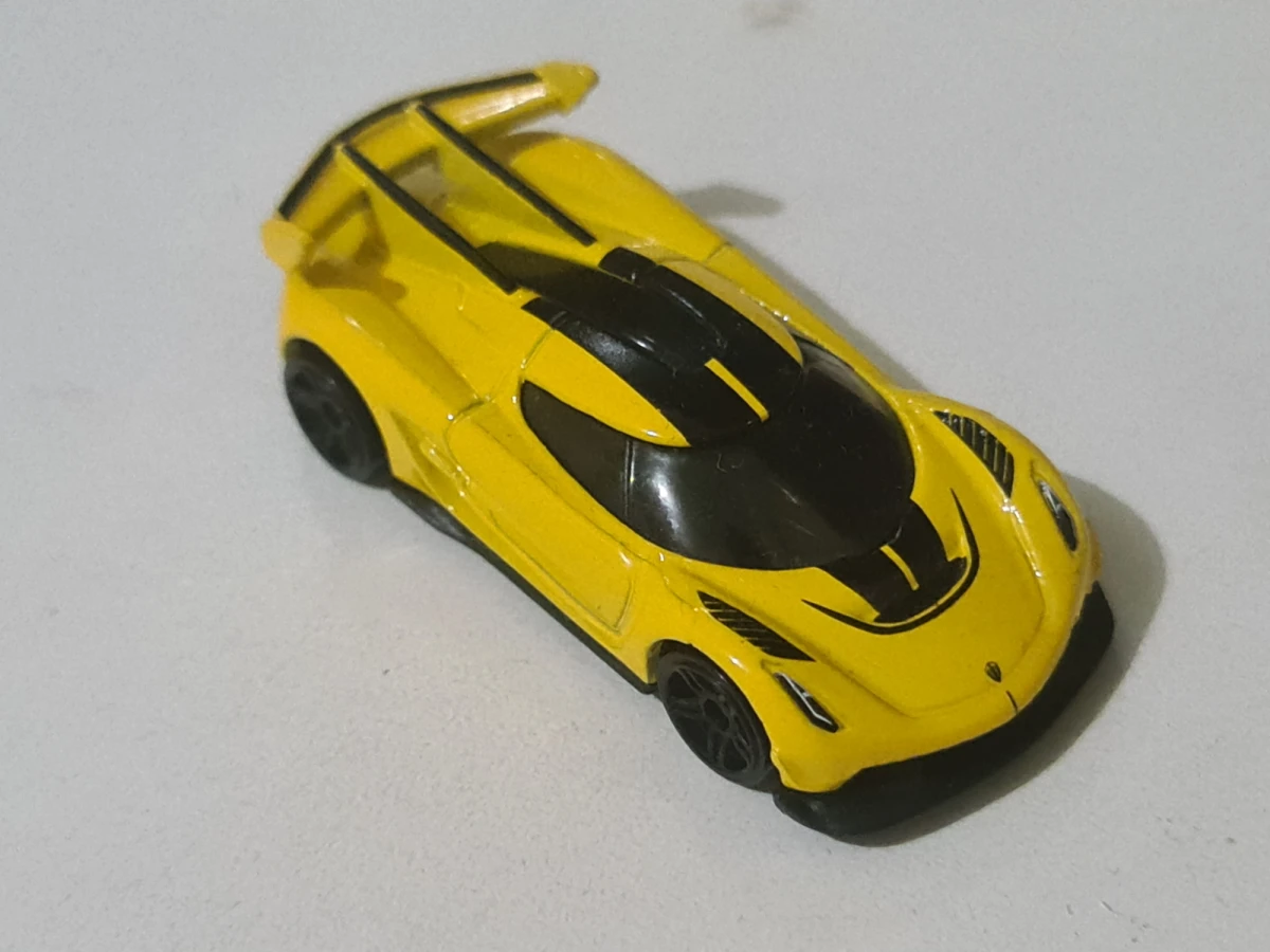 2025 2020 Koenigsegg Jesko Yellow: No Package: Image 3