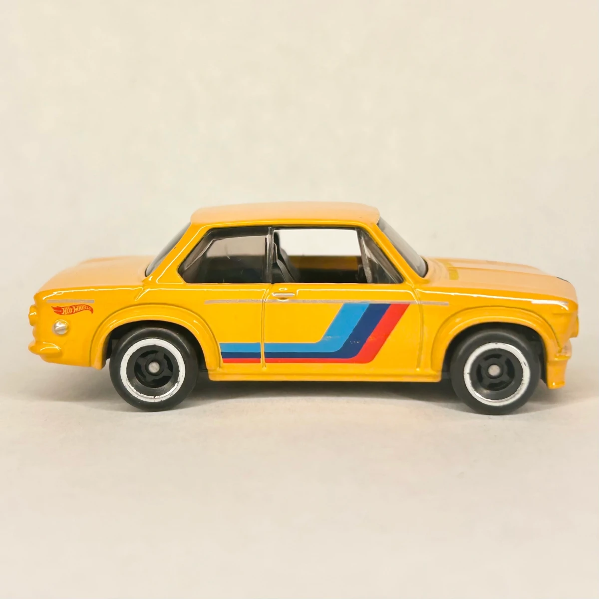 2025 BMW 2002 Yellow: No Package: Image 5