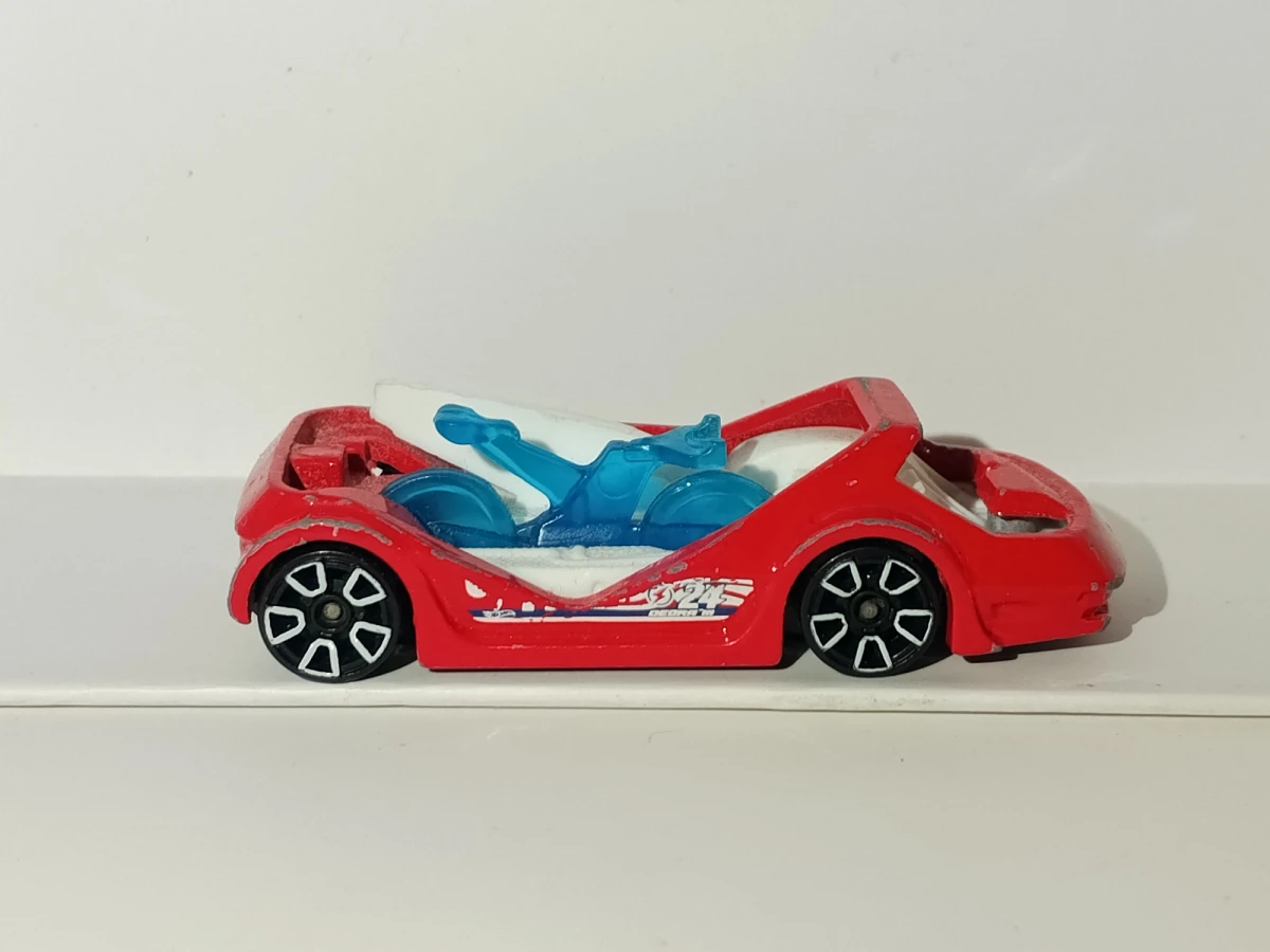 2025 Deora III Red: No Package: Image 2