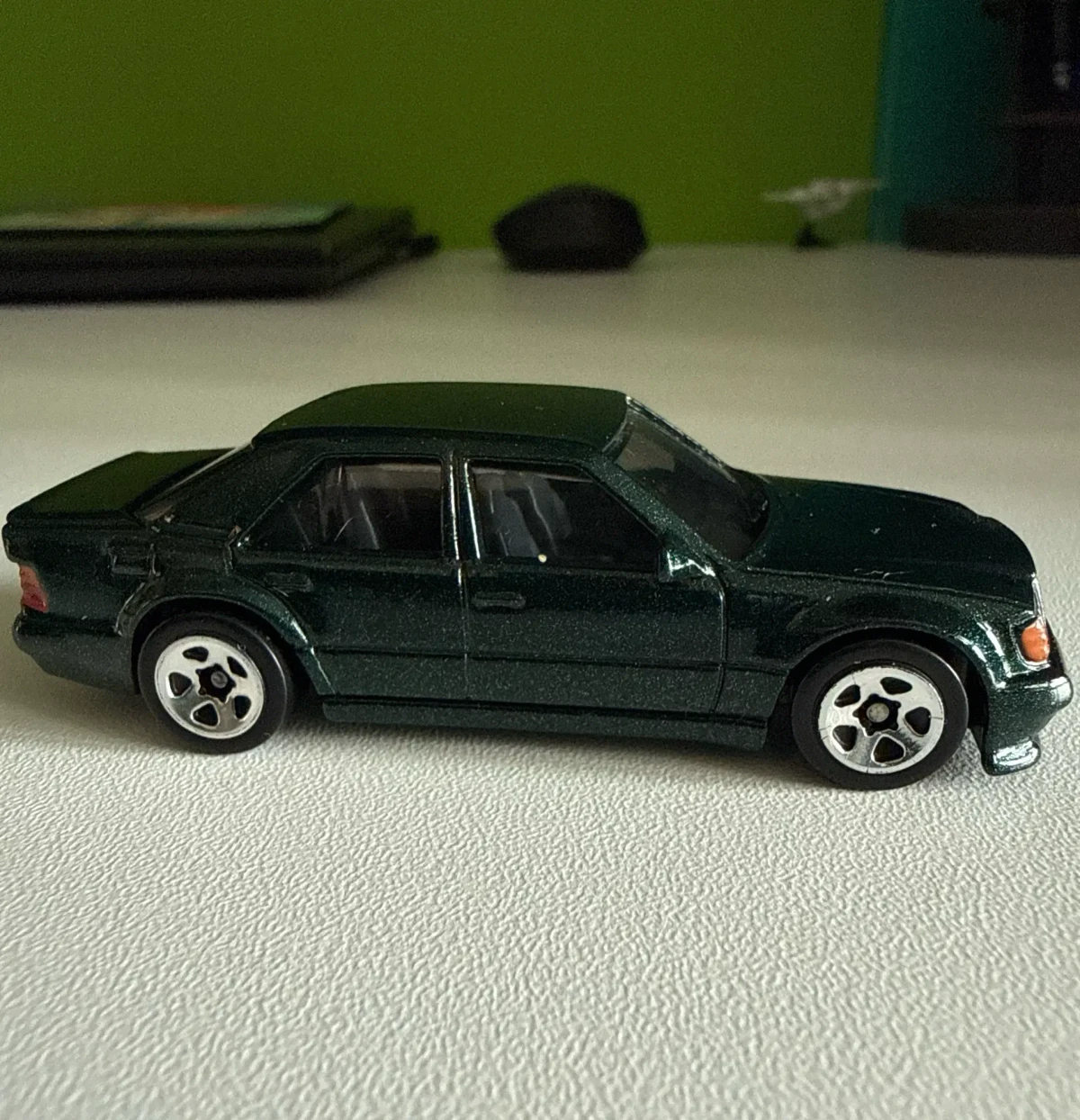2025 Mercedes-Benz 500 E Green: No Package: Image 3