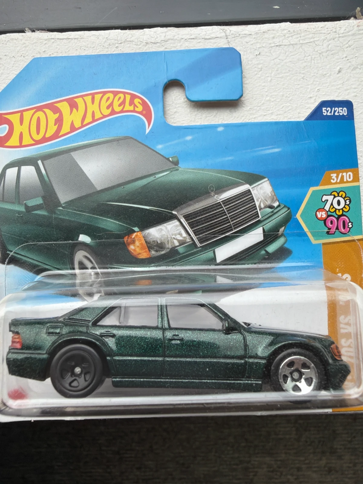 2025 Mercedes-Benz 500 E Green: Short: Image 2