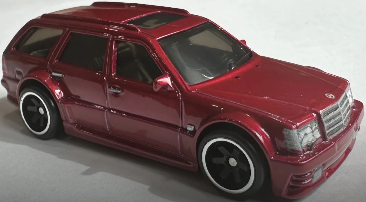 2025 Mercedes-Benz E 36 AMG Red: Long (US): Image 2
