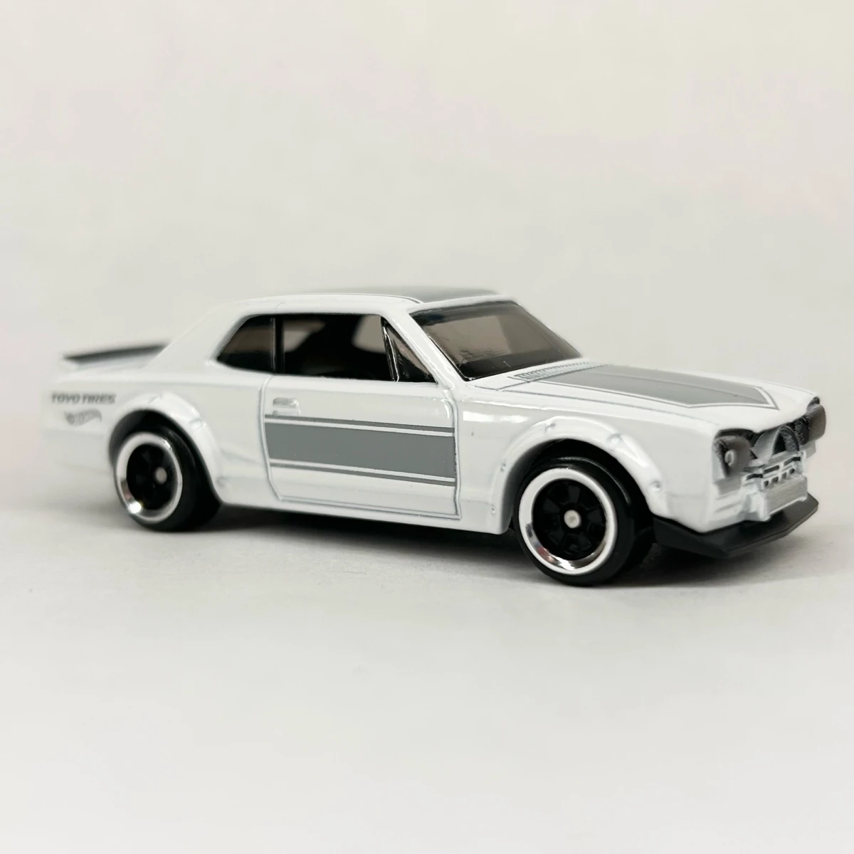 2025 Nissan Skyline H/T 2000GT-X White: No Package: Image 2