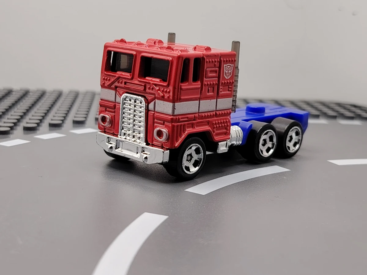 2025 Optimus Prime Red: No Package: Image 3
