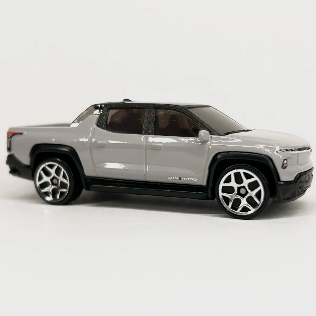 2025 Silverado EV RST Grey: No Package: Image 3