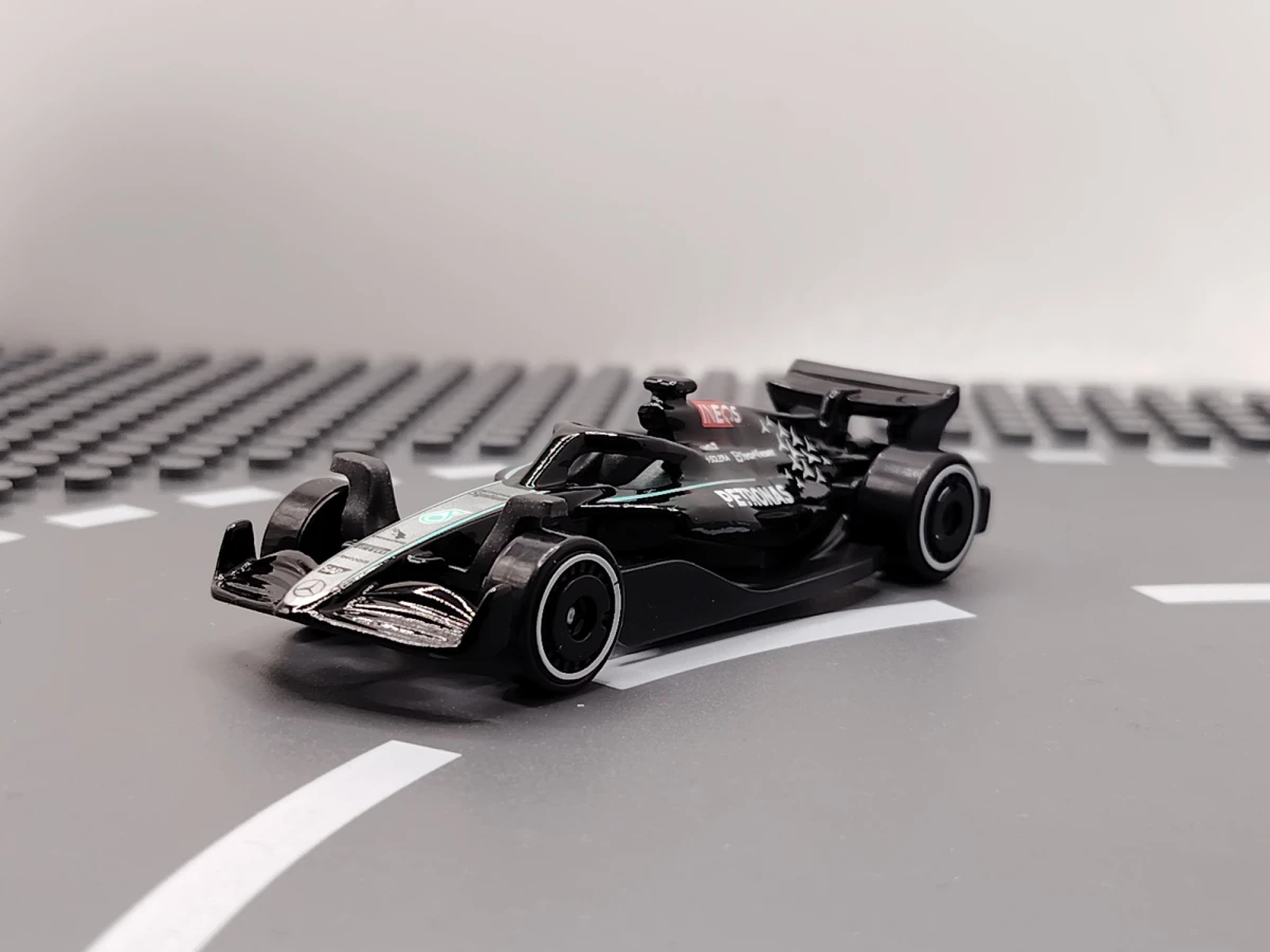 2025 Mercedes-AMG Petronas Formula One Team Black: No Package: Image 3