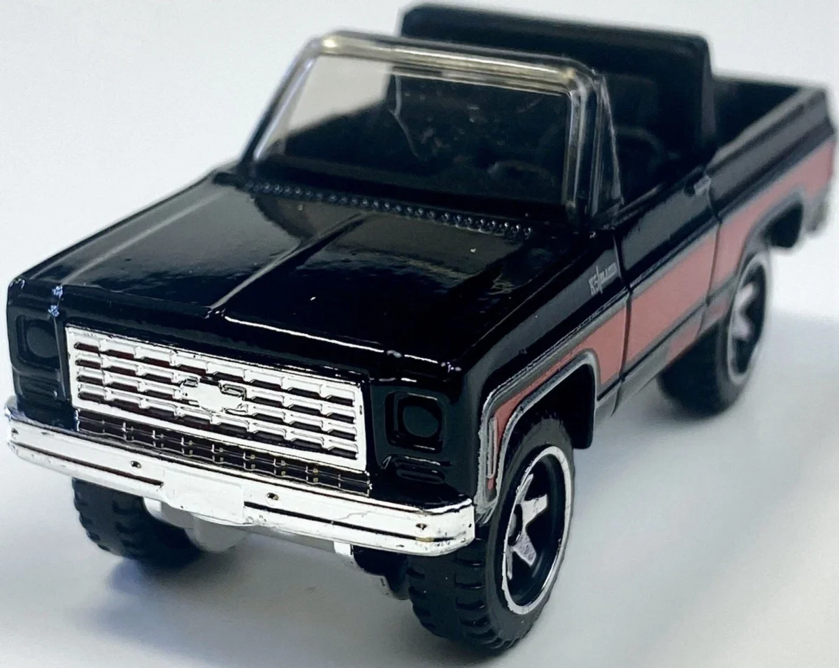 2025 75 Chevy Blazer Custom Black: No Package: Image 4