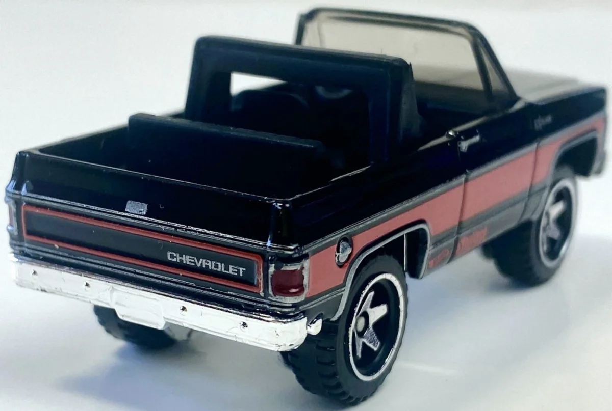 2025 75 Chevy Blazer Custom Black: No Package: Image 3