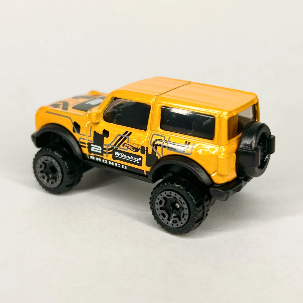 2025 21 Ford Bronco Yellow: No Package: Image 3