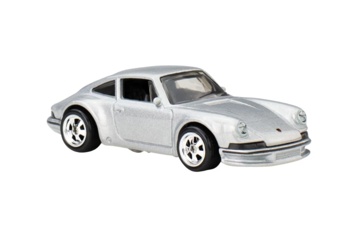 2025 71 Porsche 911 Silver: Long (US): Image 2