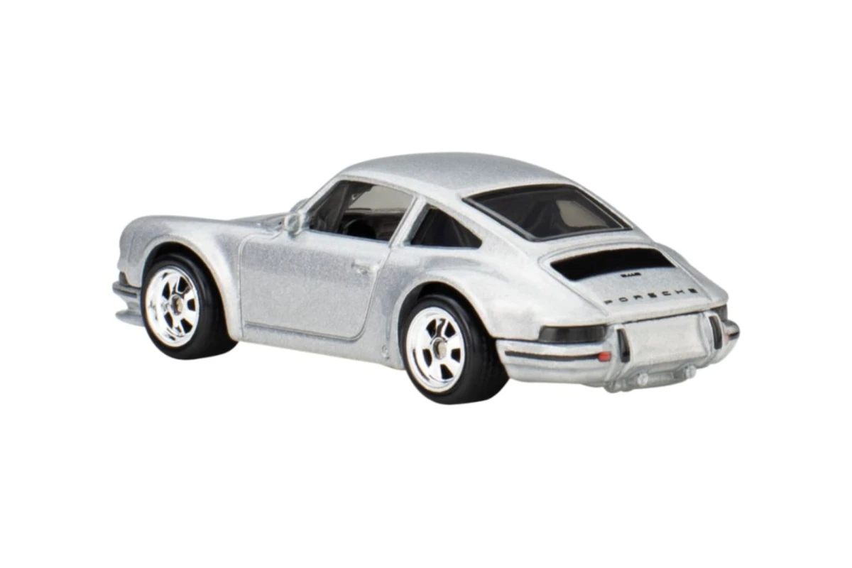 2025 71 Porsche 911 Silver: Long (US): Image 3