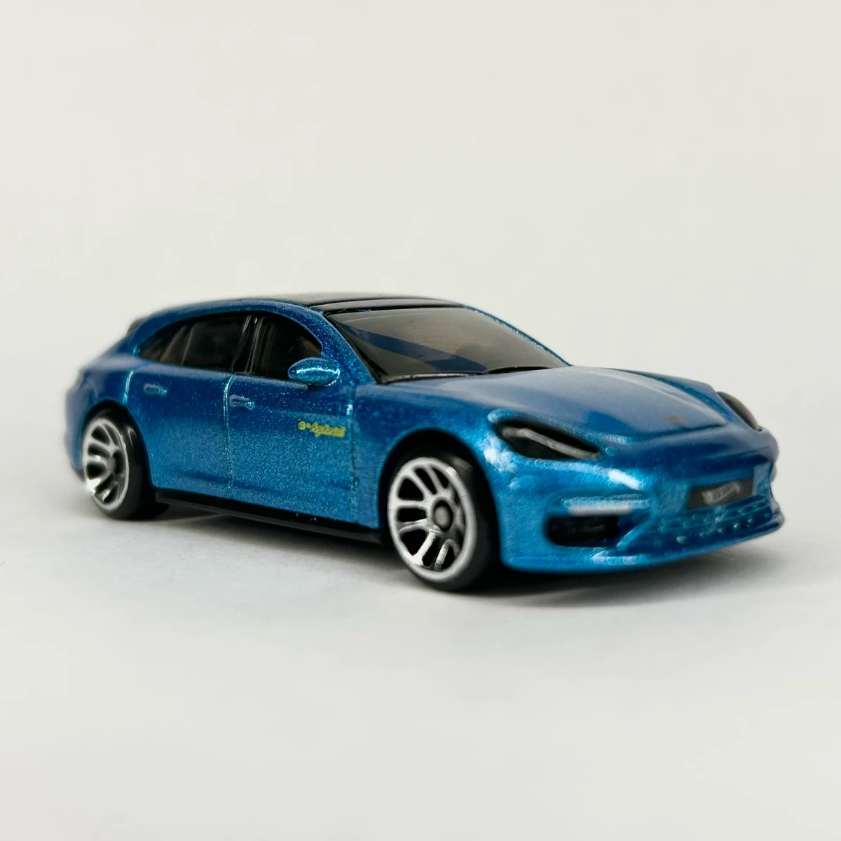 2025 Porsche Panamera Turbo S E-Hybrid Sport Turismo Teal: No Package: Image 2