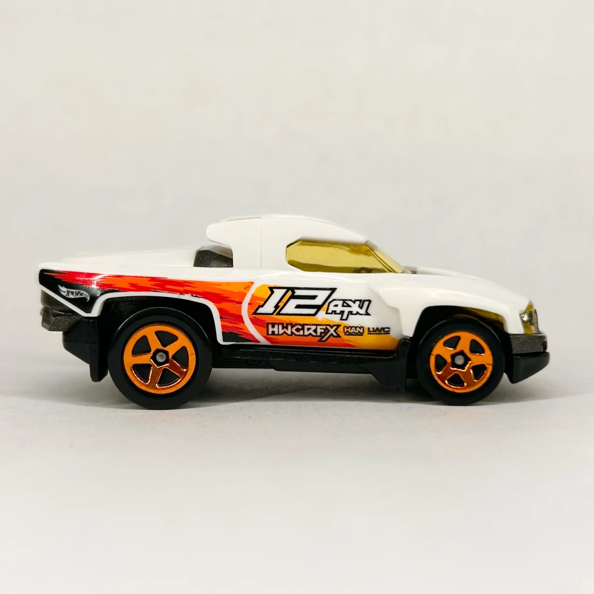 2025 Terra-Tracktyl White: No Package: Image 3