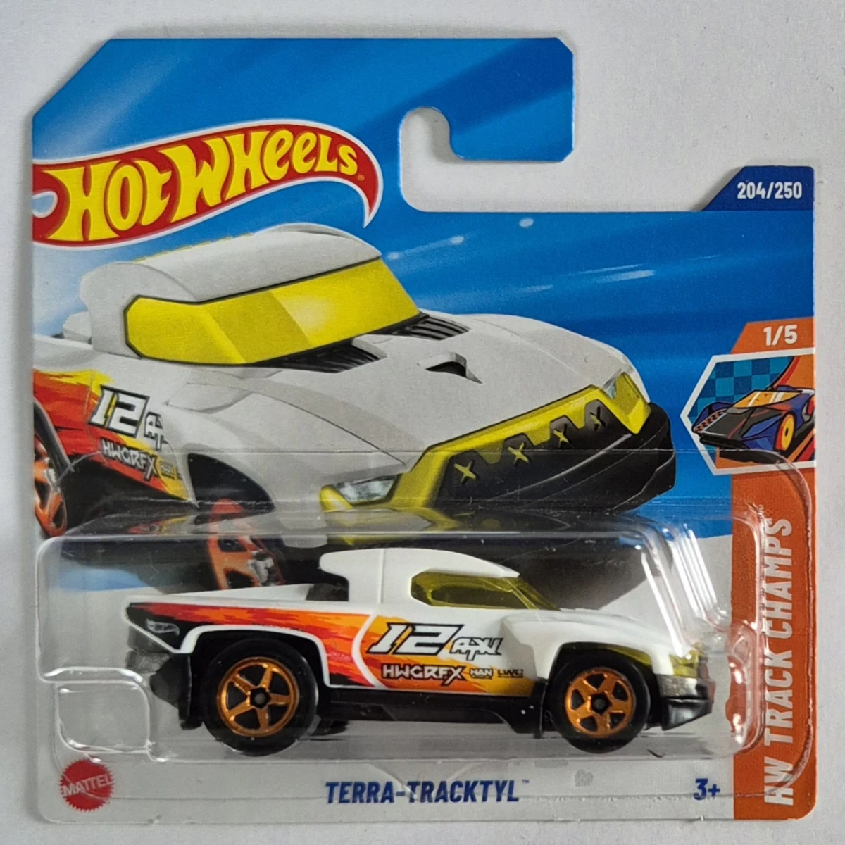 2025 Terra-Tracktyl White: Short: Image 2