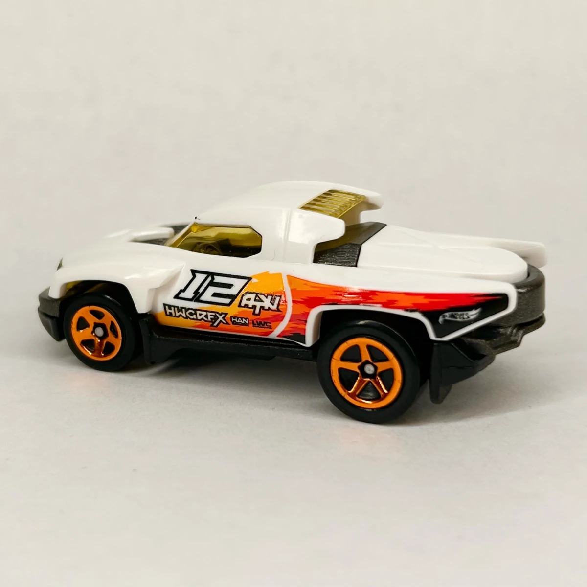 2025 Terra-Tracktyl White: No Package: Image 5