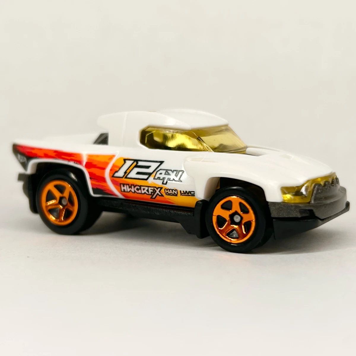 2025 Terra-Tracktyl White: No Package: Image 4