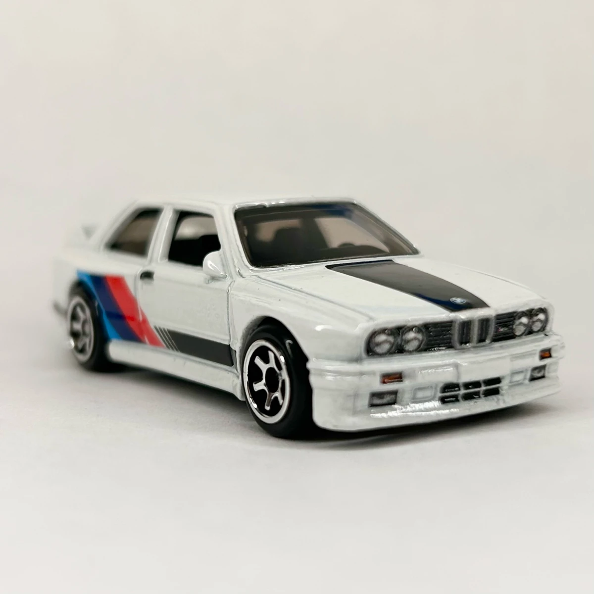 2025 1992 BMW M3 White: No Package: Image 3